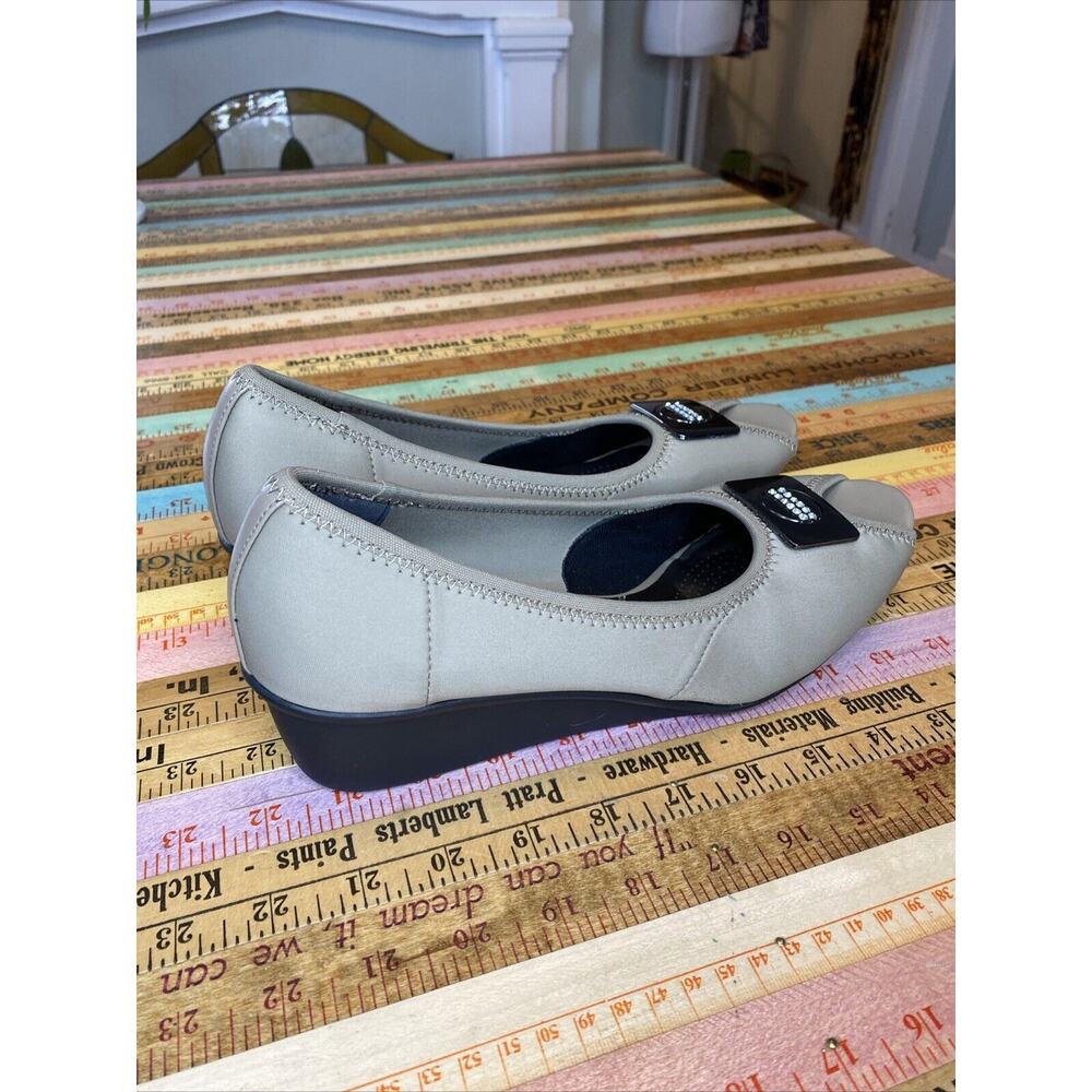 Ros Hommerson Eloise Taupe Micro Stretch Peep Toe Shoes Size 9.5 N Rhinestone - Picture 9 of 16